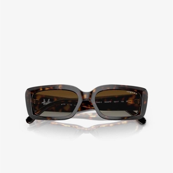 Hailey Bieber Vogue Eyewear - Picture 5 of 10